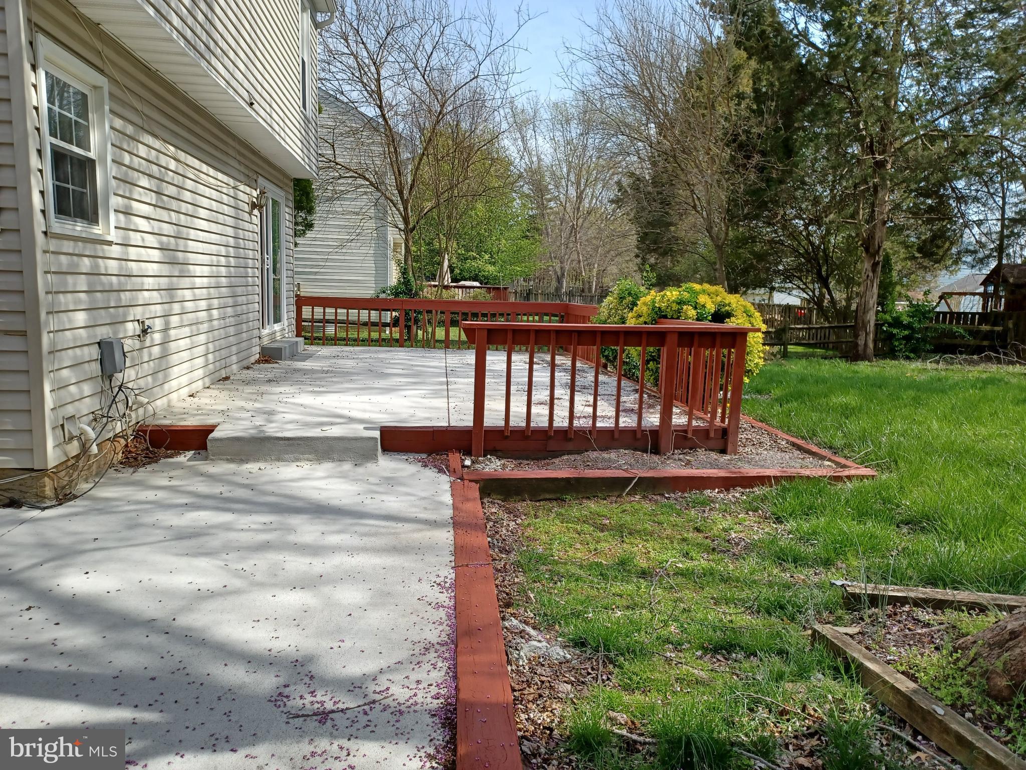 COUNTRY CLUB MANOR - Residential