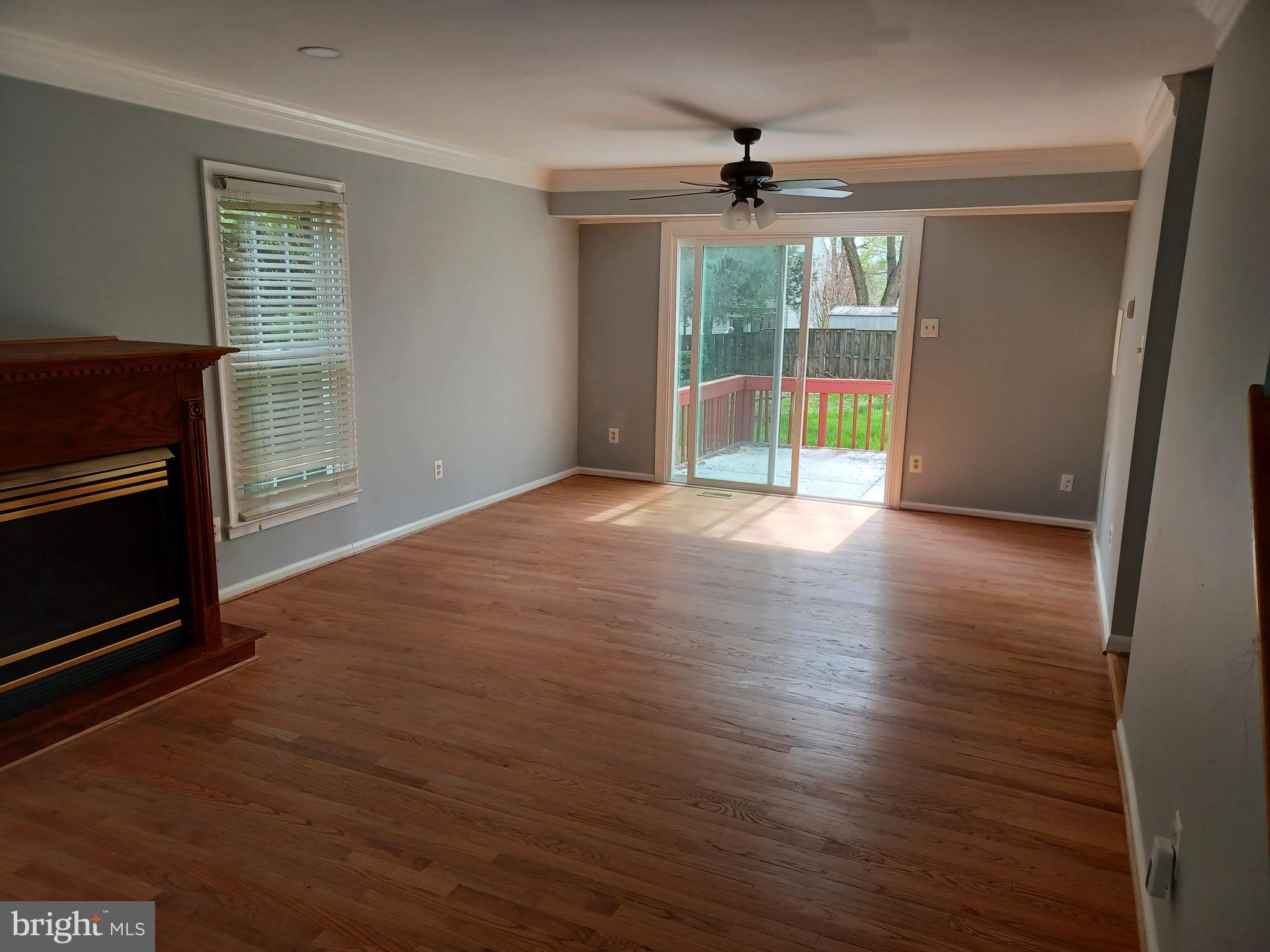 COUNTRY CLUB MANOR - Residential