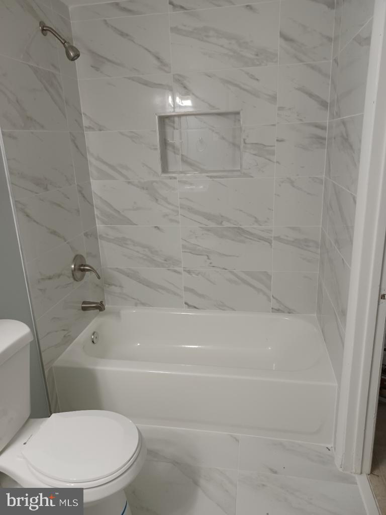 COUNTRY CLUB MANOR - Residential