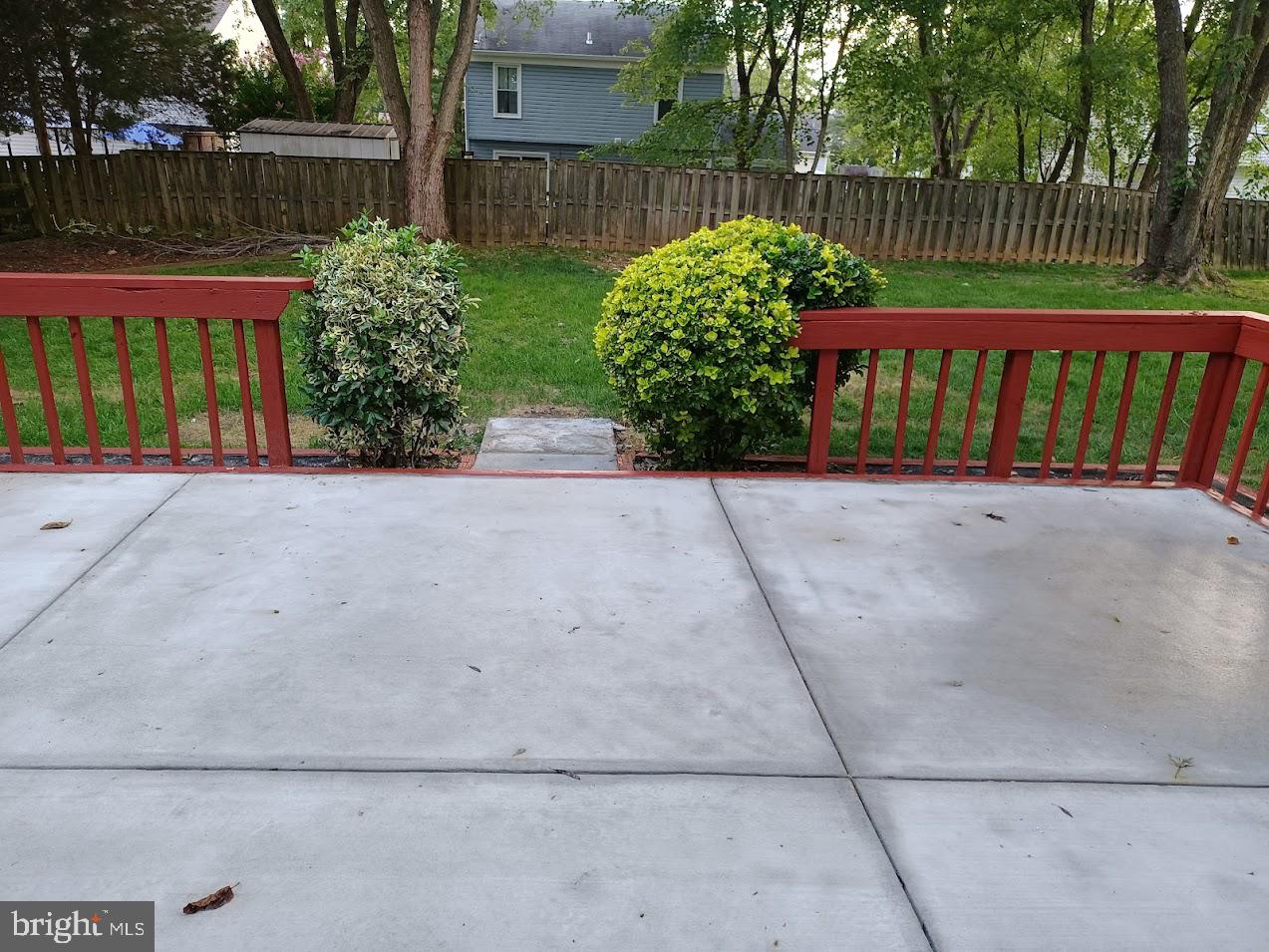 COUNTRY CLUB MANOR - Residential