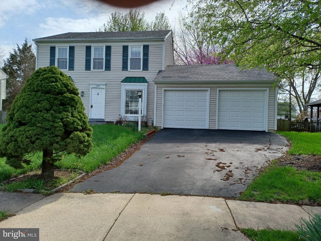 COUNTRY CLUB MANOR - Residential