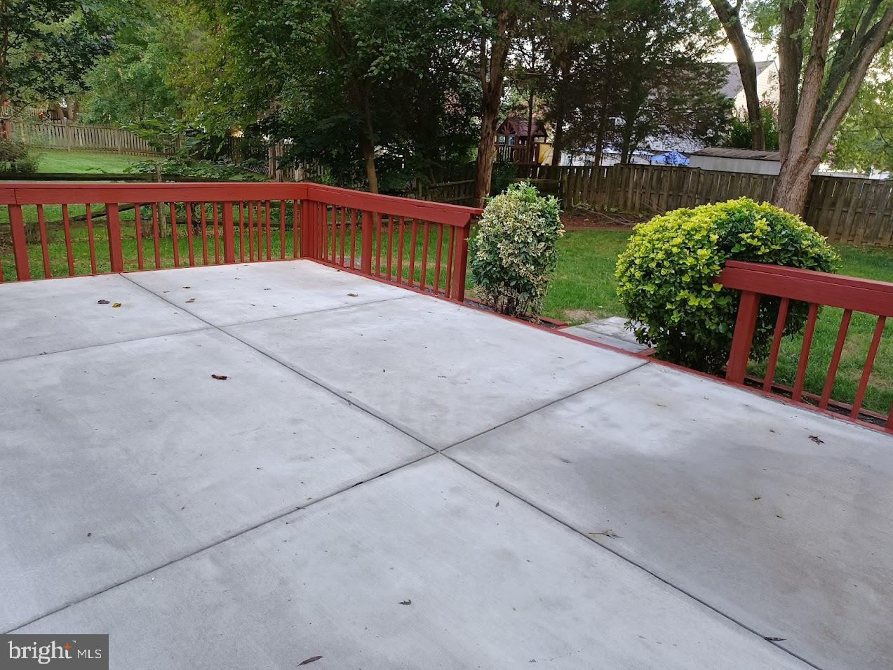 COUNTRY CLUB MANOR - Residential