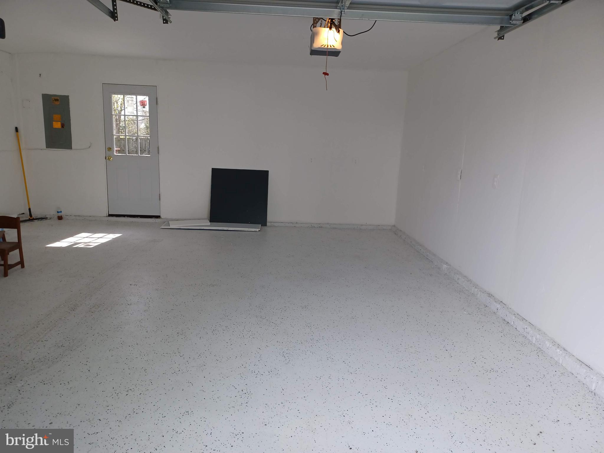 COUNTRY CLUB MANOR - Residential