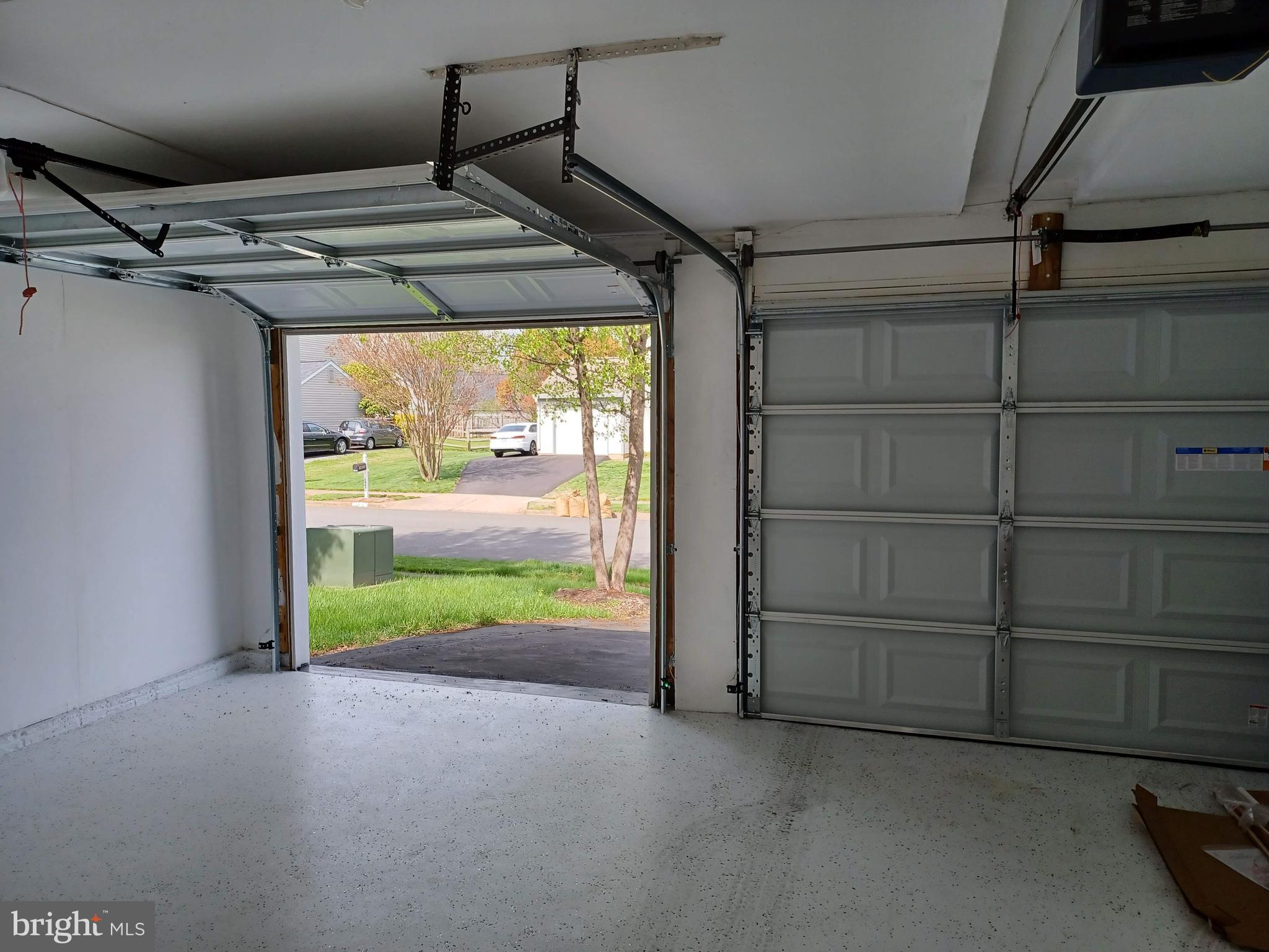 COUNTRY CLUB MANOR - Residential