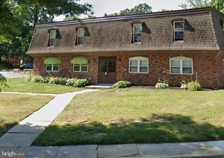 2 bedroom 1 bathroom walkout ground level condo available for rent.  Central air and forced air heat, back porch is enclosed and has a sliding door that walks out to a patio and yard.