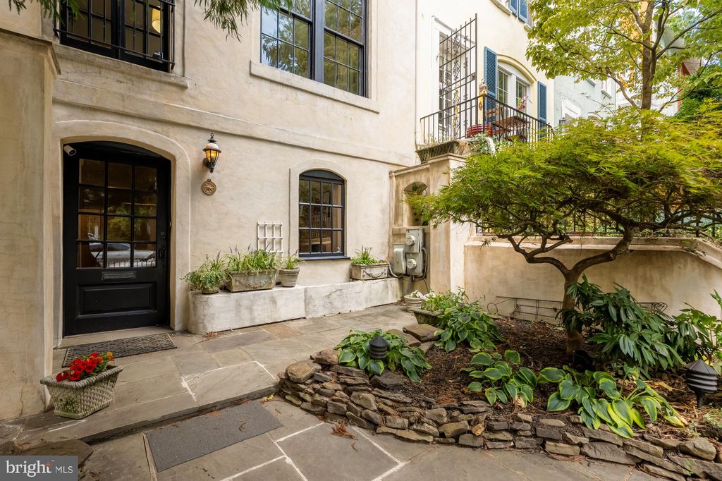 Photo of 1819 Kenyon Street NW, WASHINGTON, DC 20010 (MLS # DCDC2215694)