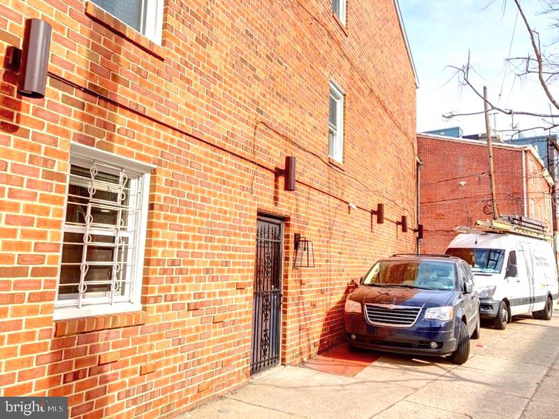 QUEEN VILLAGE - Residential Lease