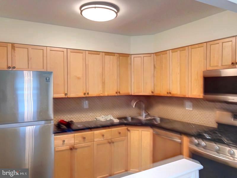 QUEEN VILLAGE - Residential Lease