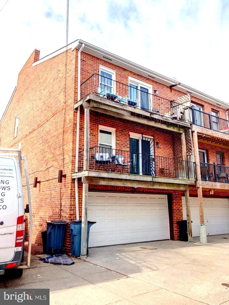 QUEEN VILLAGE - Residential Lease