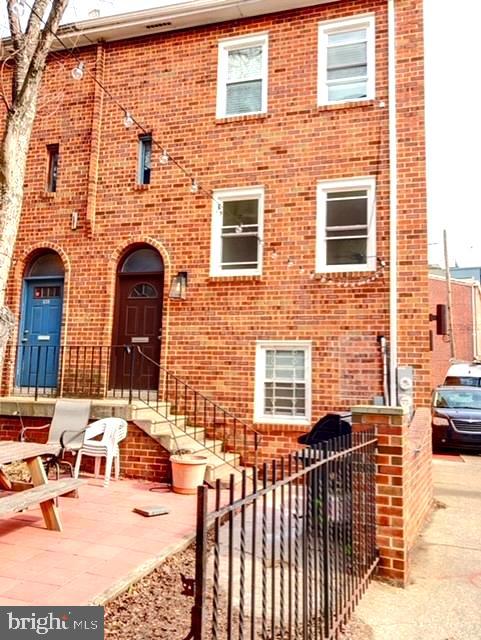 QUEEN VILLAGE - Residential Lease