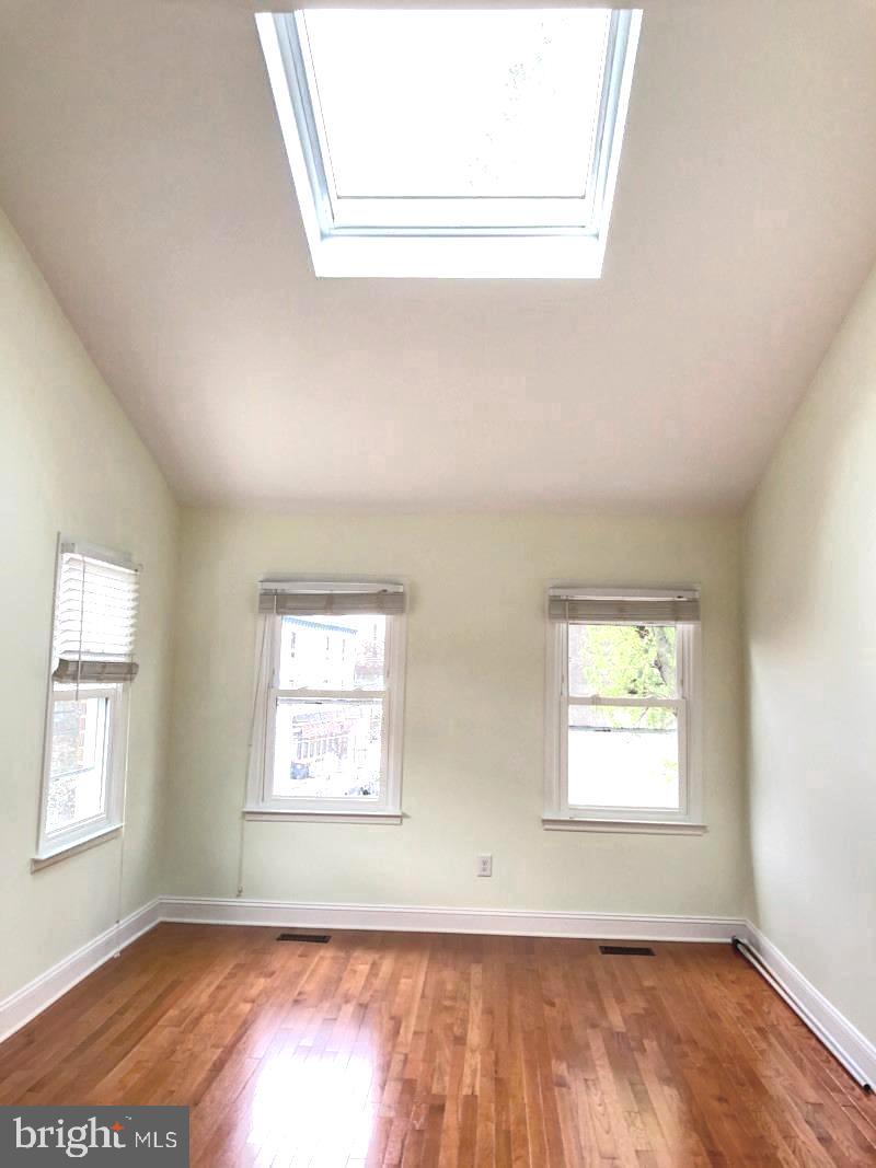 QUEEN VILLAGE - Residential Lease