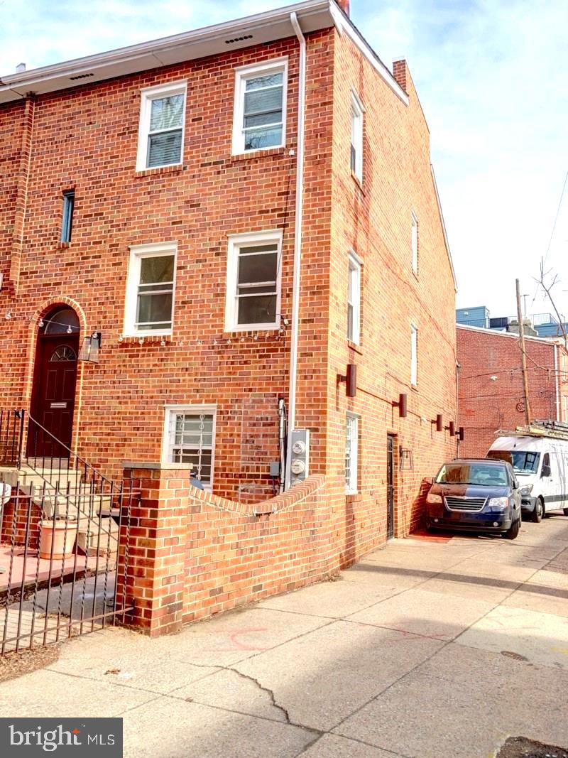 QUEEN VILLAGE - Residential Lease