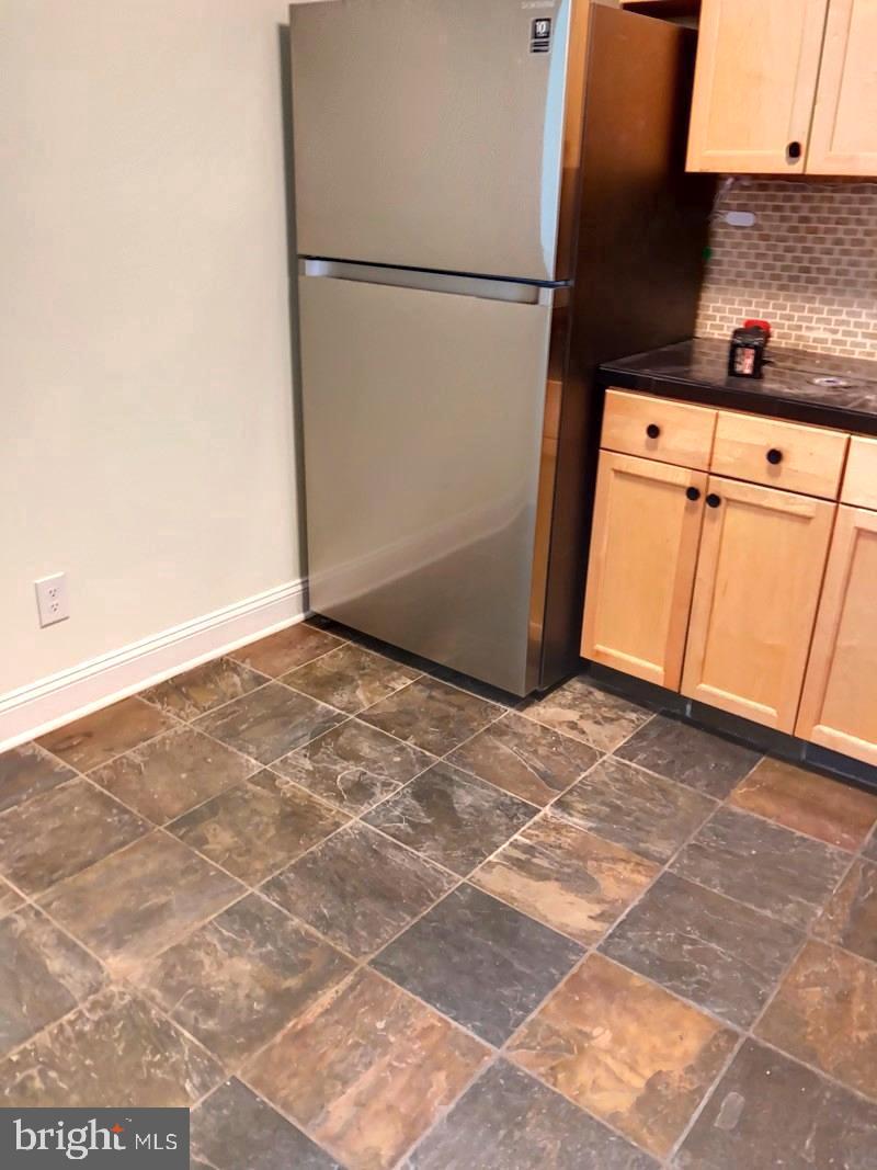 QUEEN VILLAGE - Residential Lease