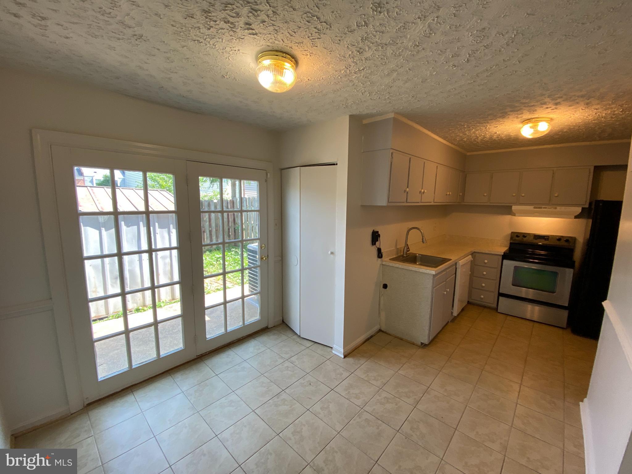 CENTRAL PARK TOWNHOMES - Residential Lease