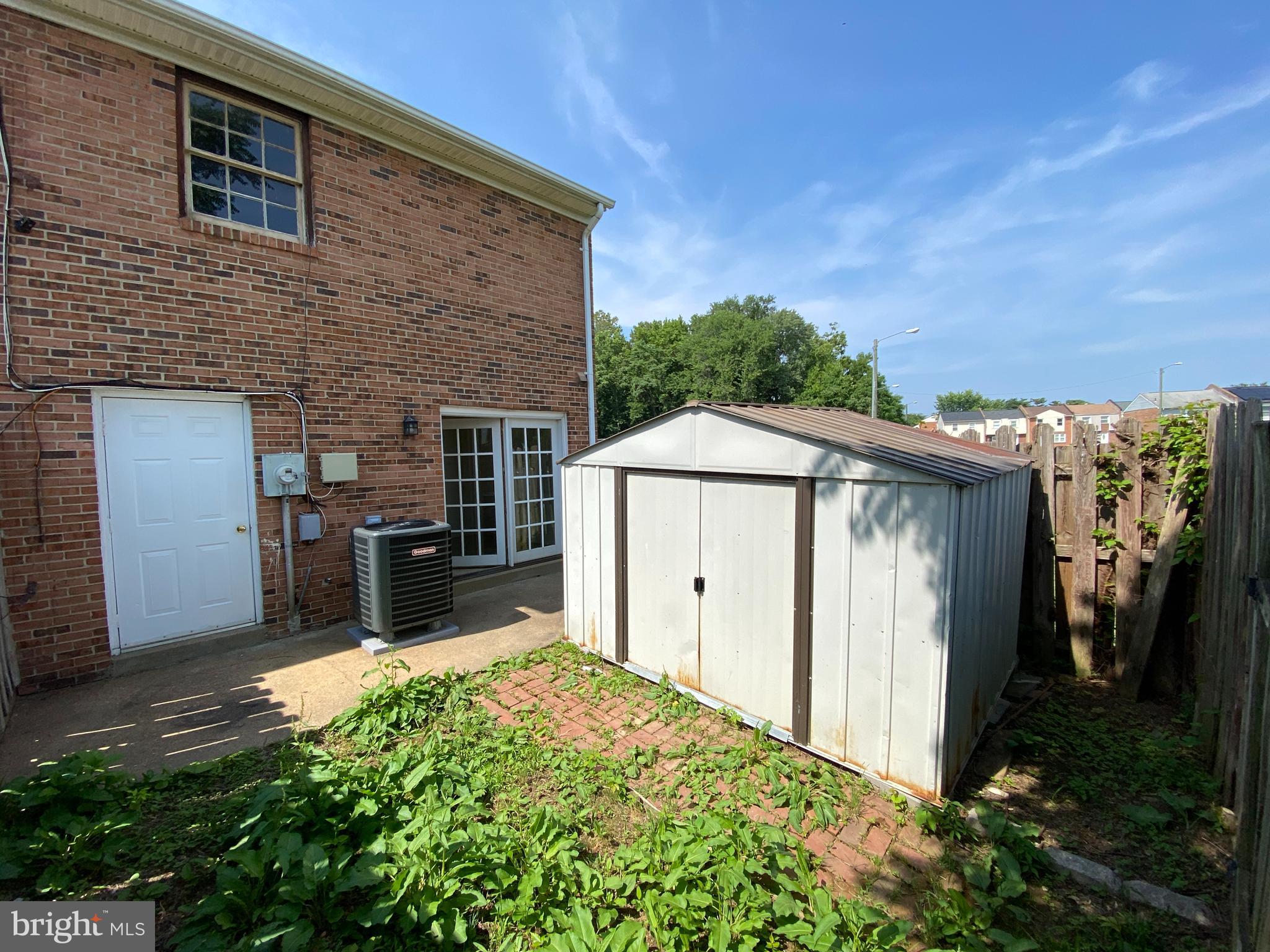 CENTRAL PARK TOWNHOMES - Residential Lease