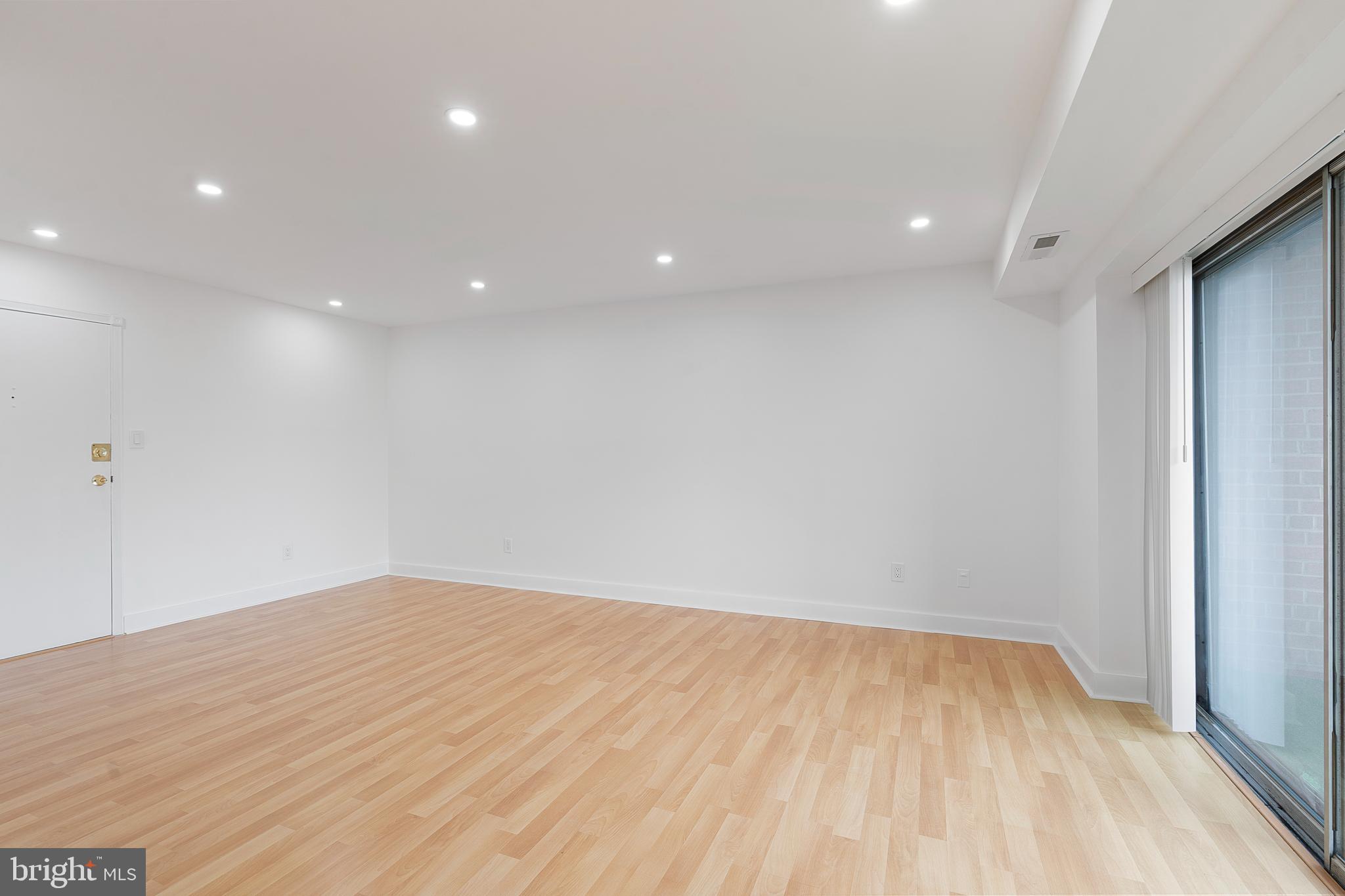 1931 N CLEVELAND STREET N 207