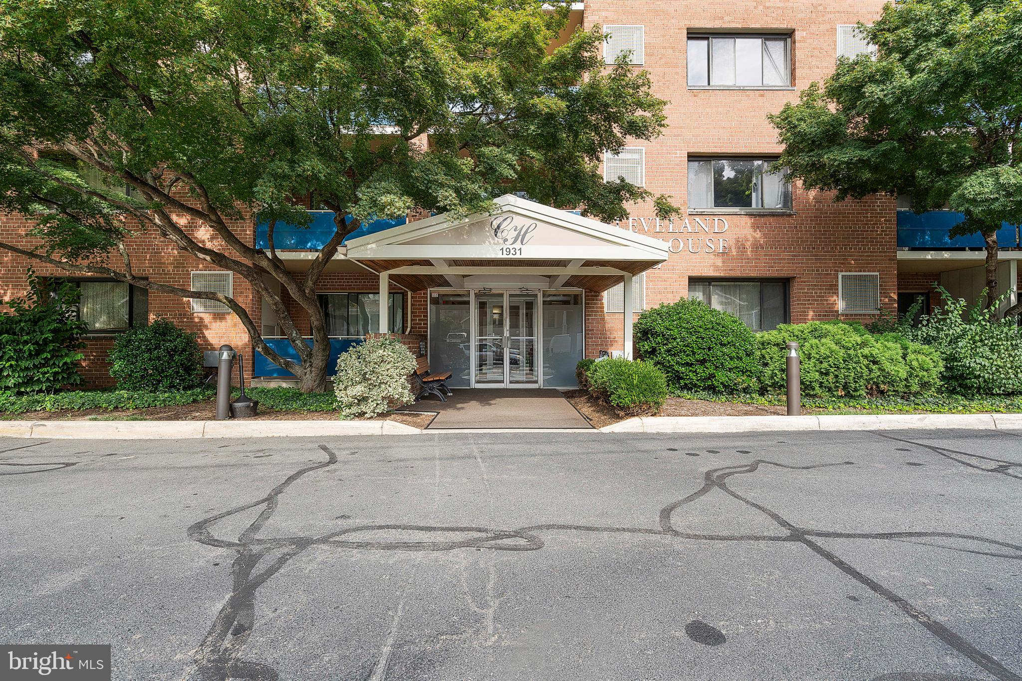 1931 N CLEVELAND STREET N 207