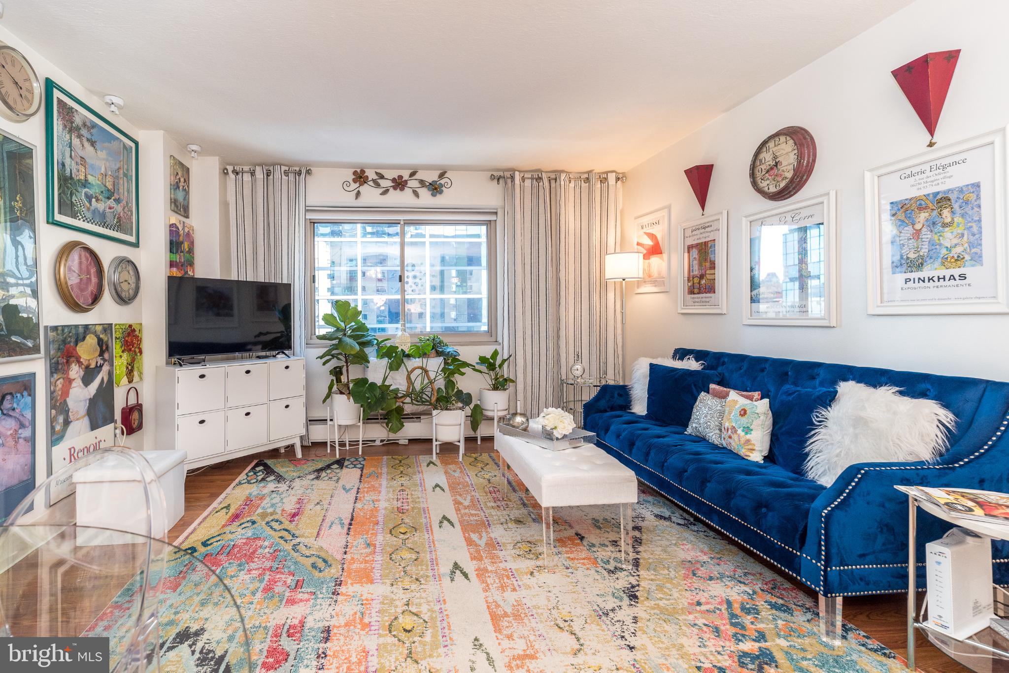 LOGAN SQUARE - Residential