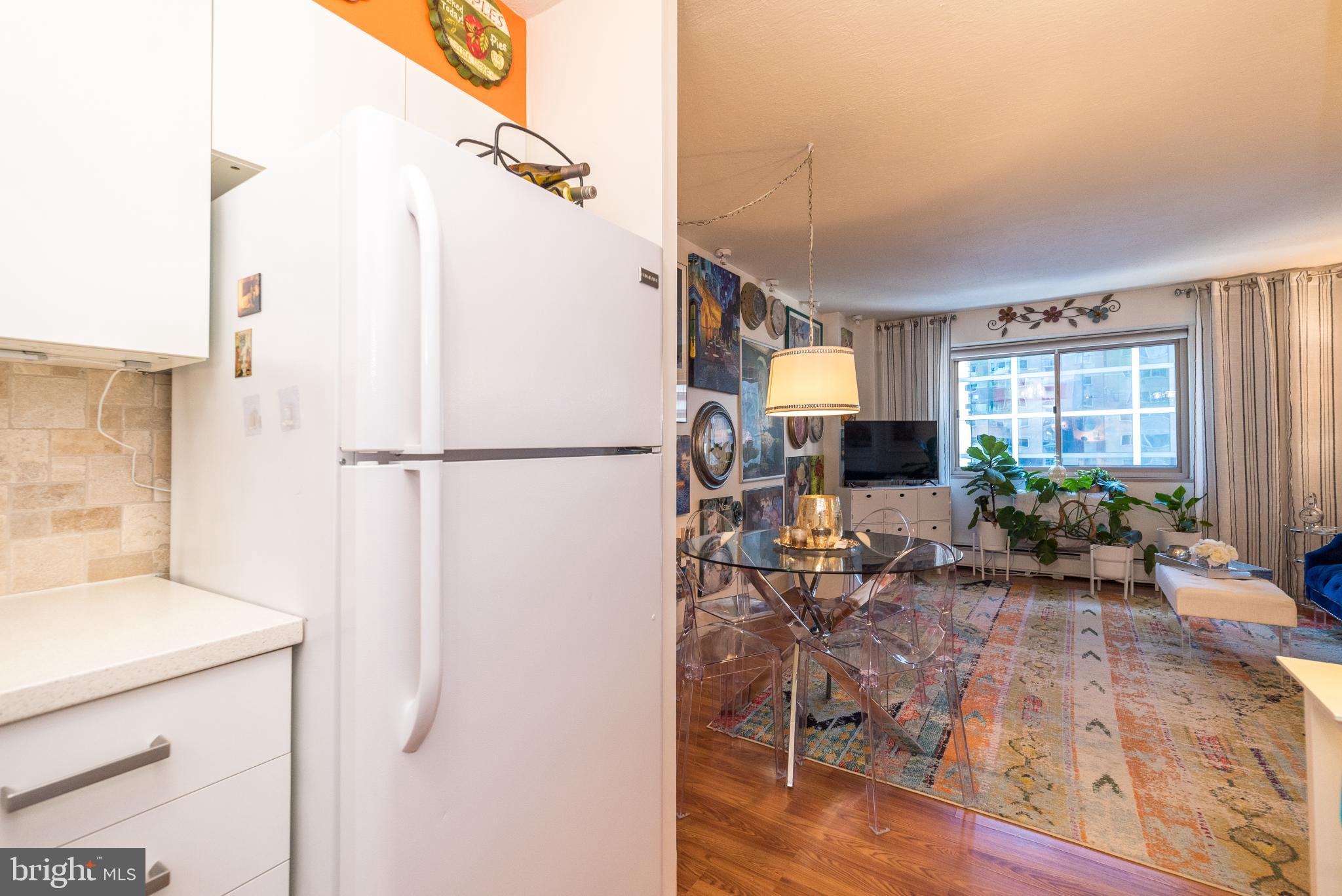 LOGAN SQUARE - Residential