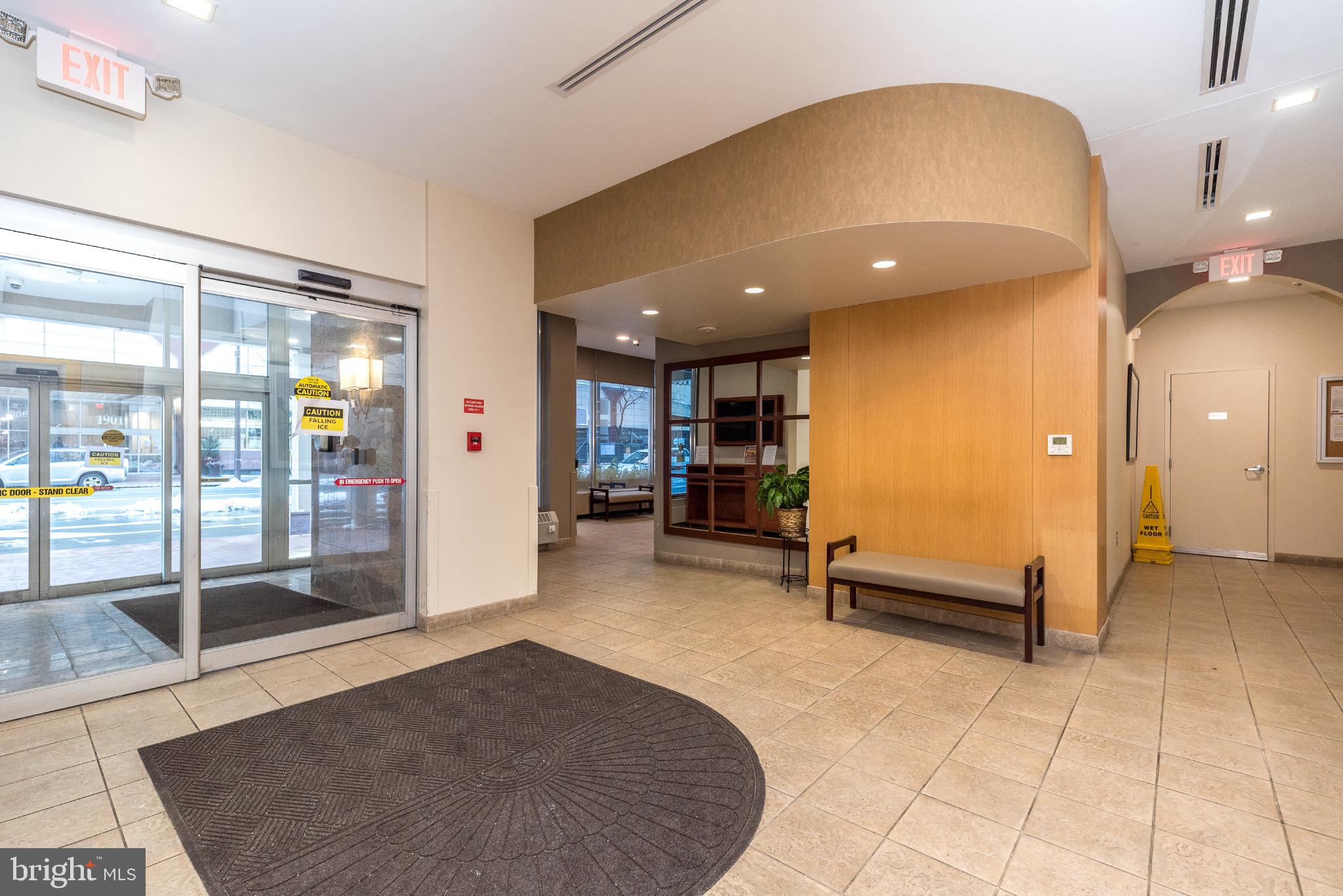 LOGAN SQUARE - Residential