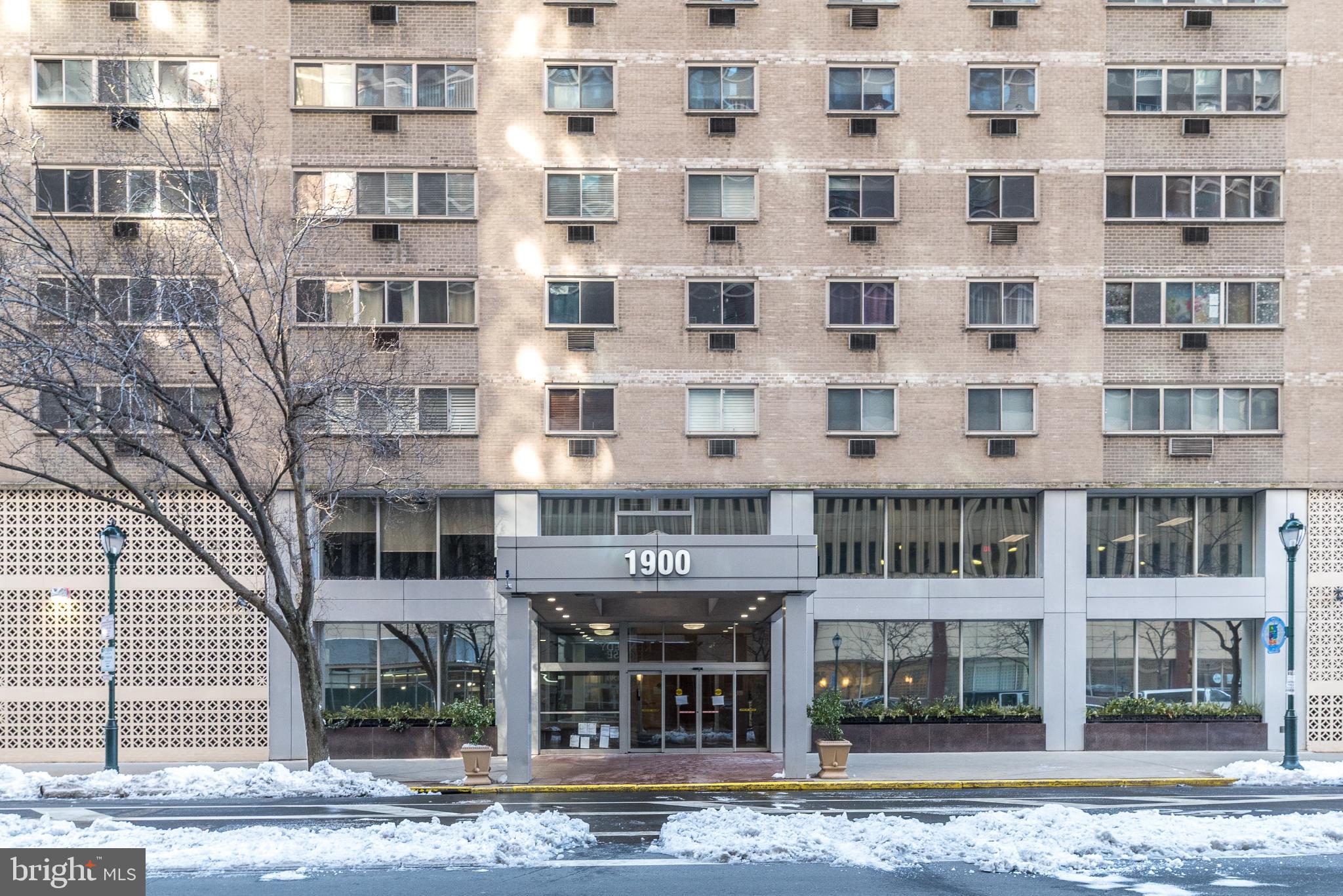 LOGAN SQUARE - Residential