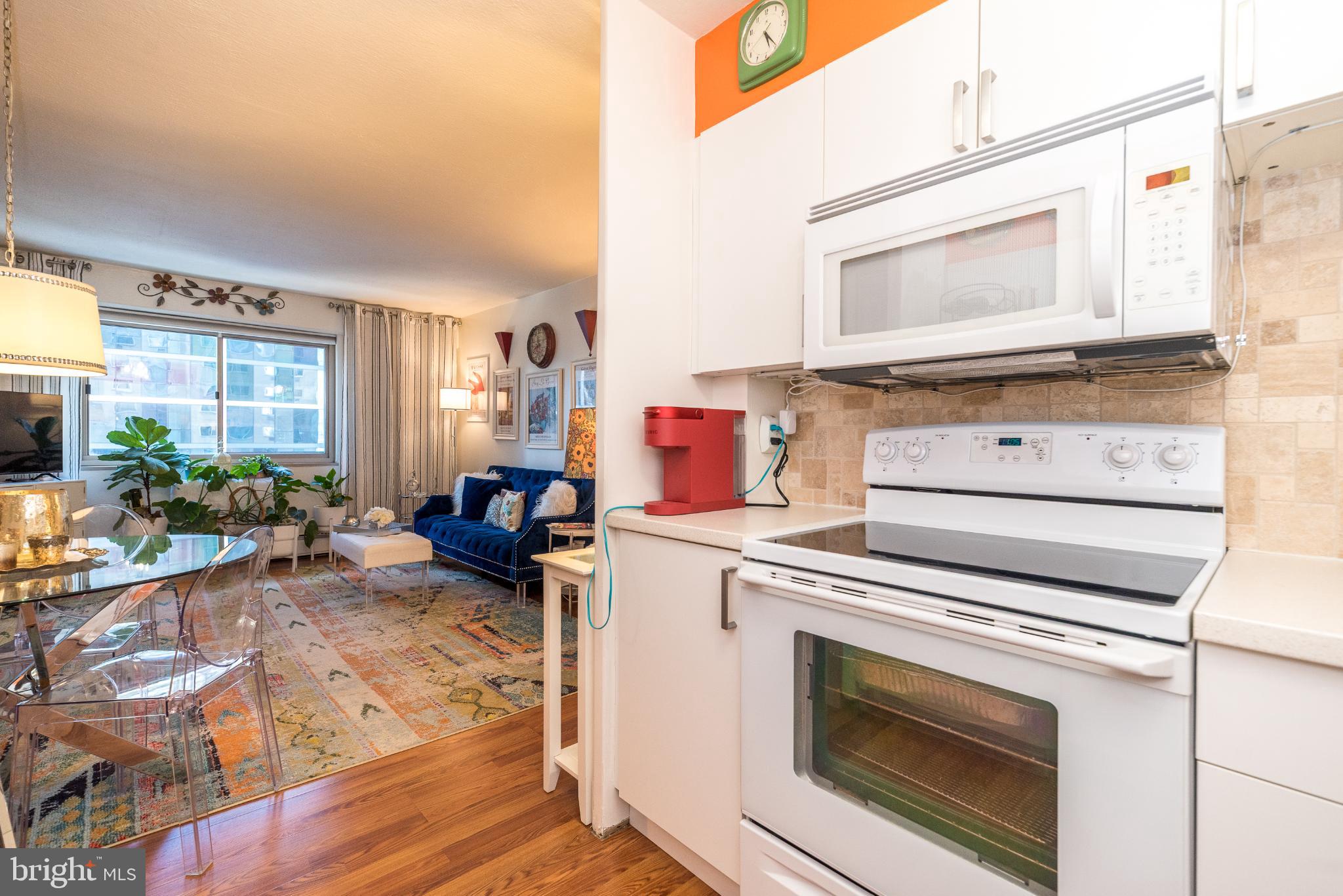 LOGAN SQUARE - Residential