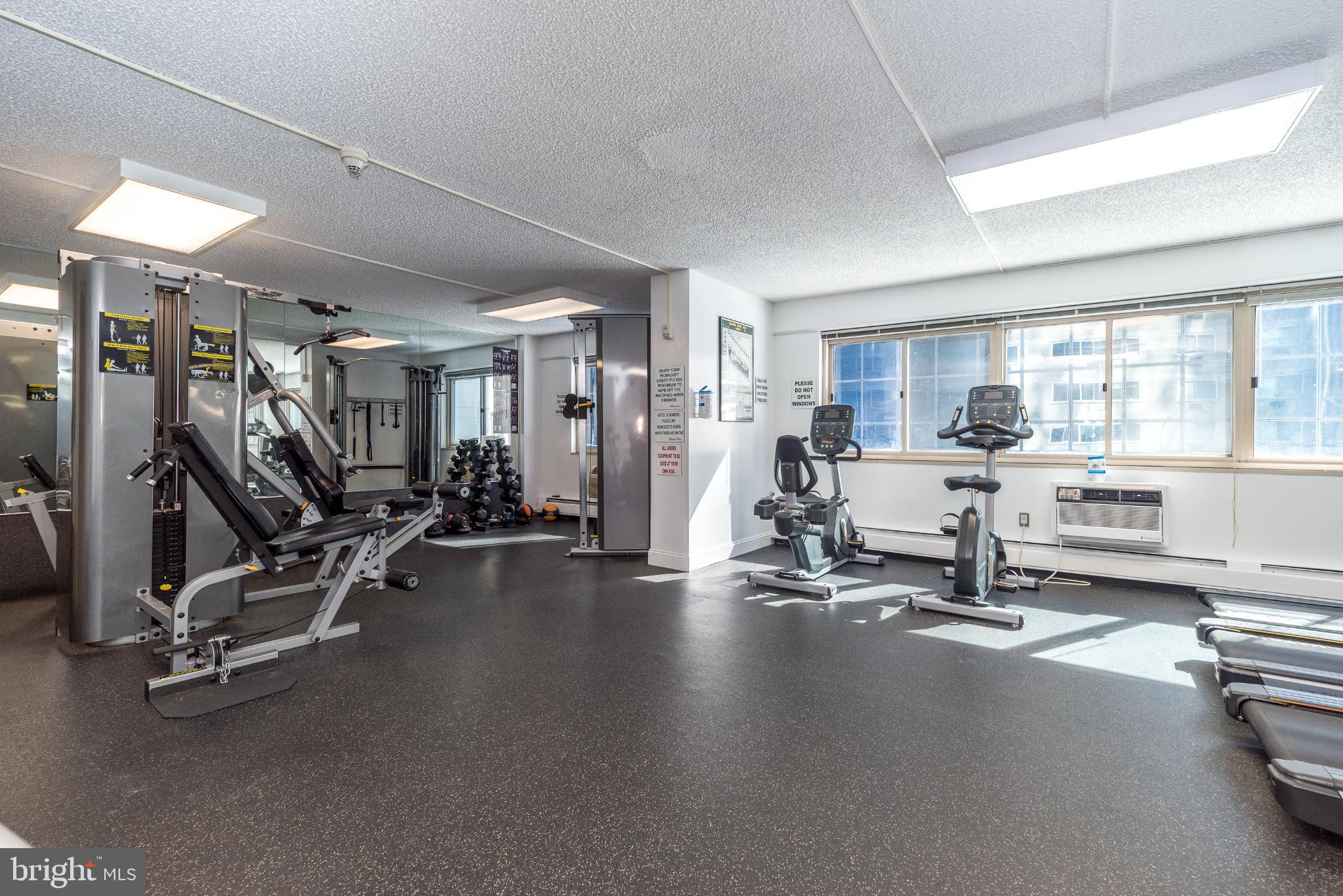 LOGAN SQUARE - Residential