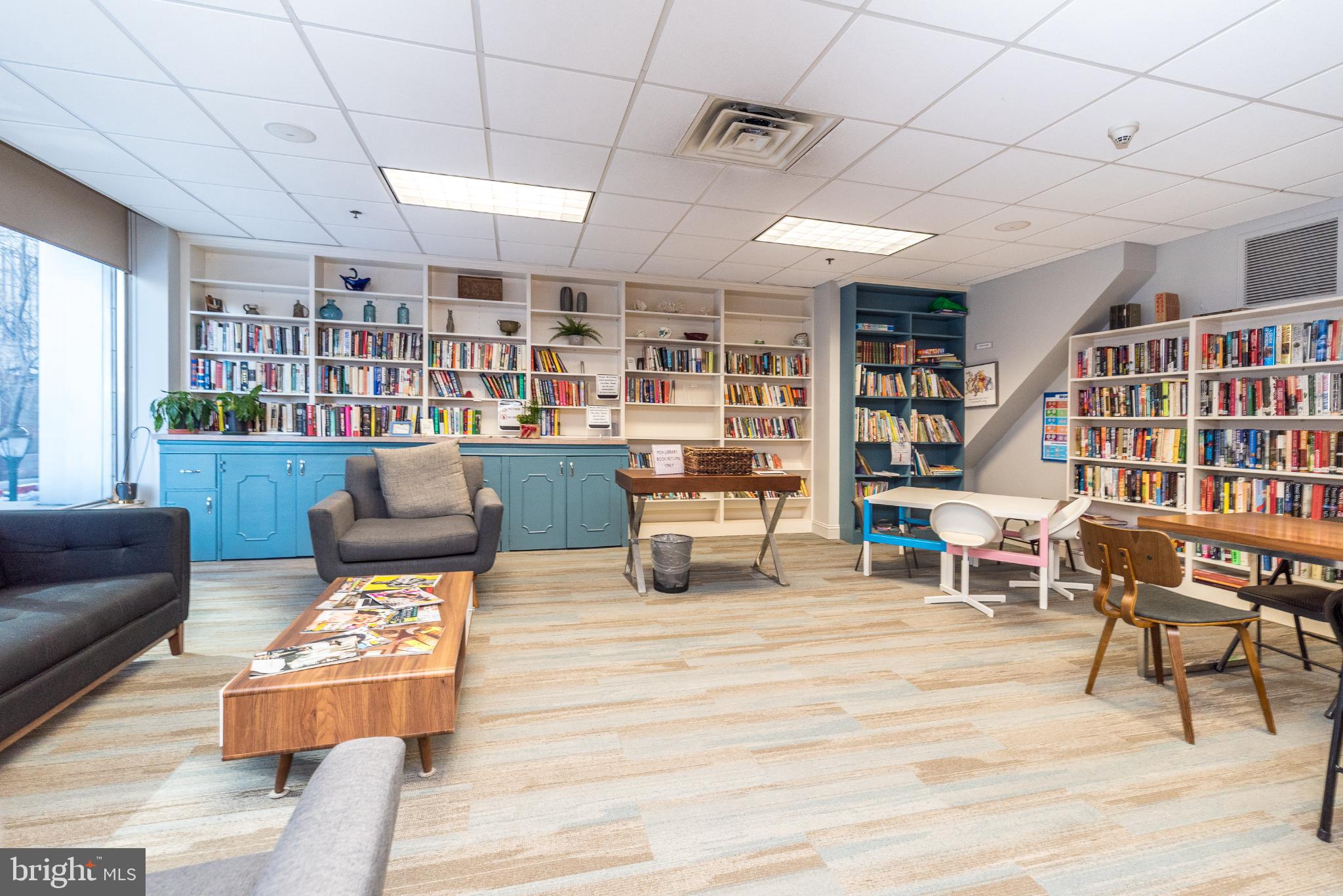 LOGAN SQUARE - Residential