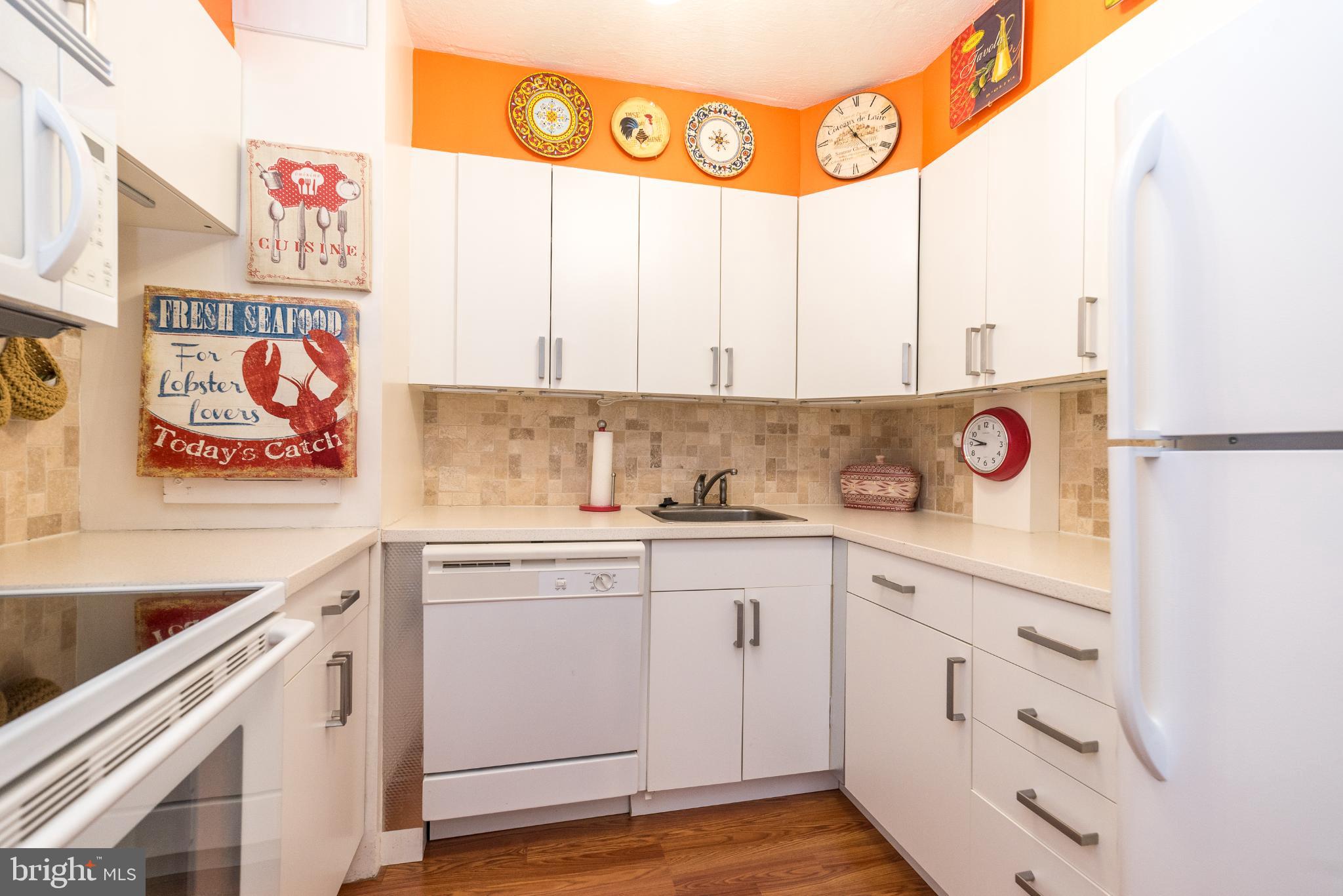 LOGAN SQUARE - Residential