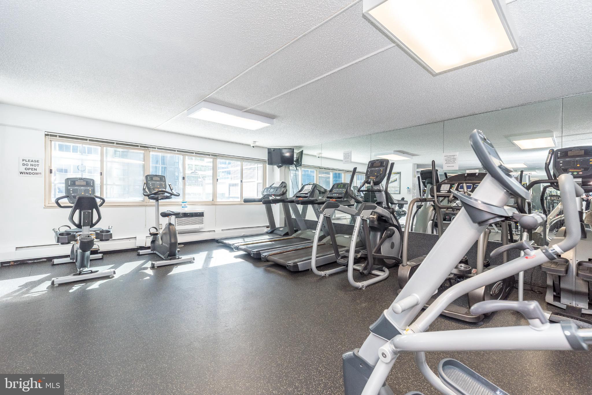 LOGAN SQUARE - Residential