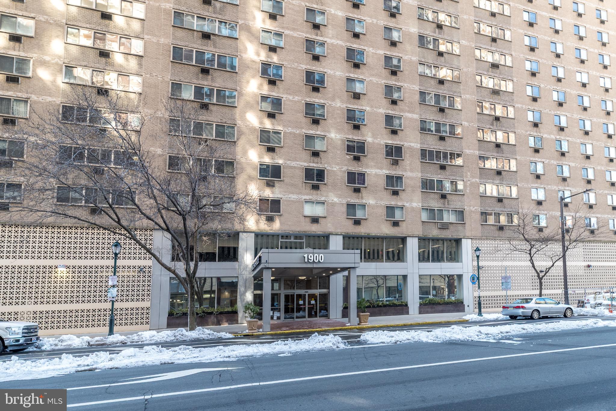 LOGAN SQUARE - Residential