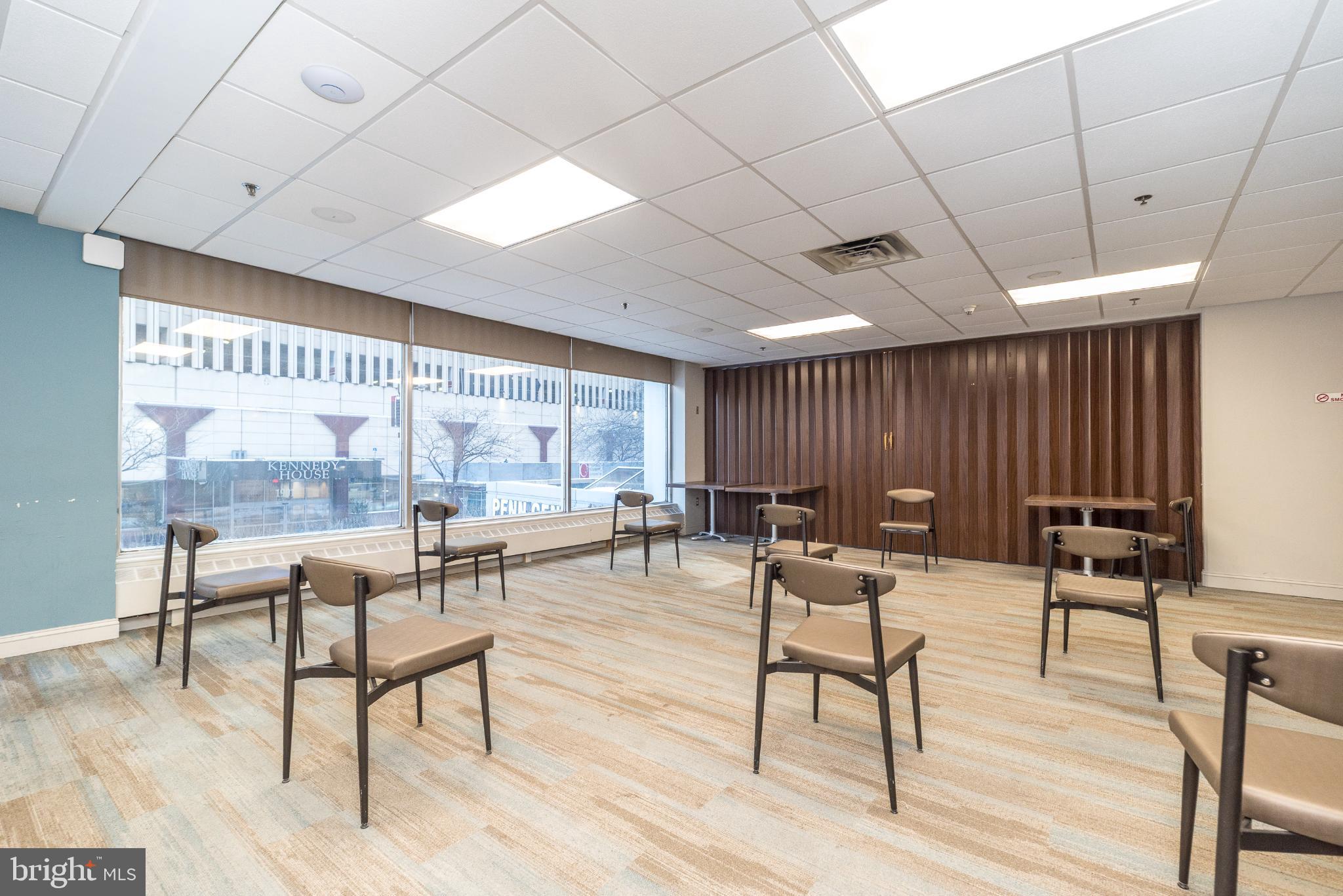 LOGAN SQUARE - Residential