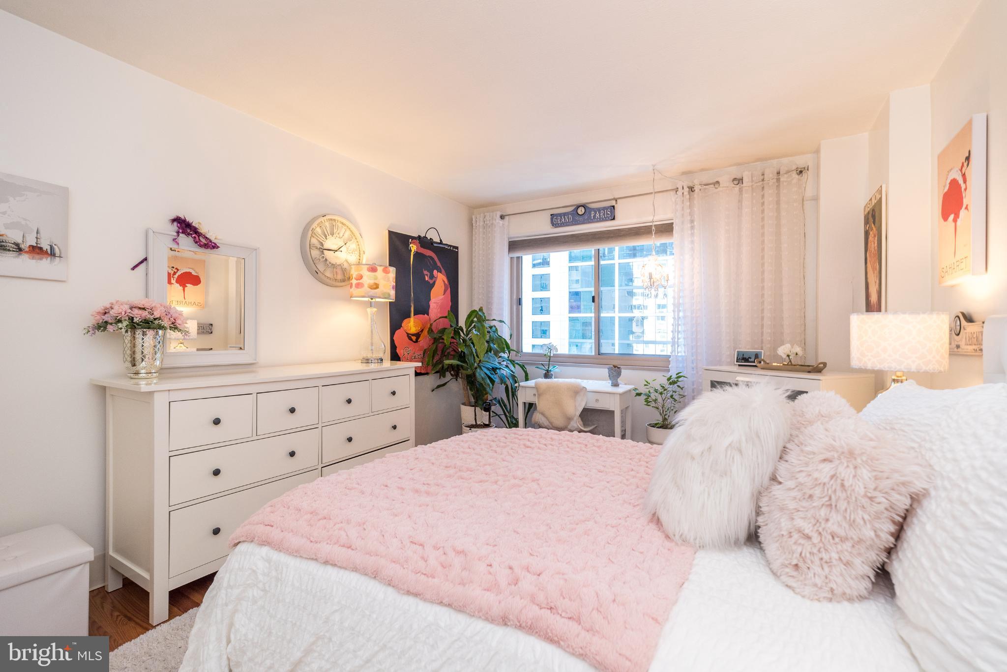 LOGAN SQUARE - Residential