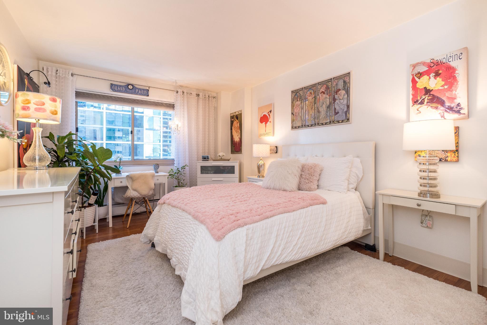 LOGAN SQUARE - Residential