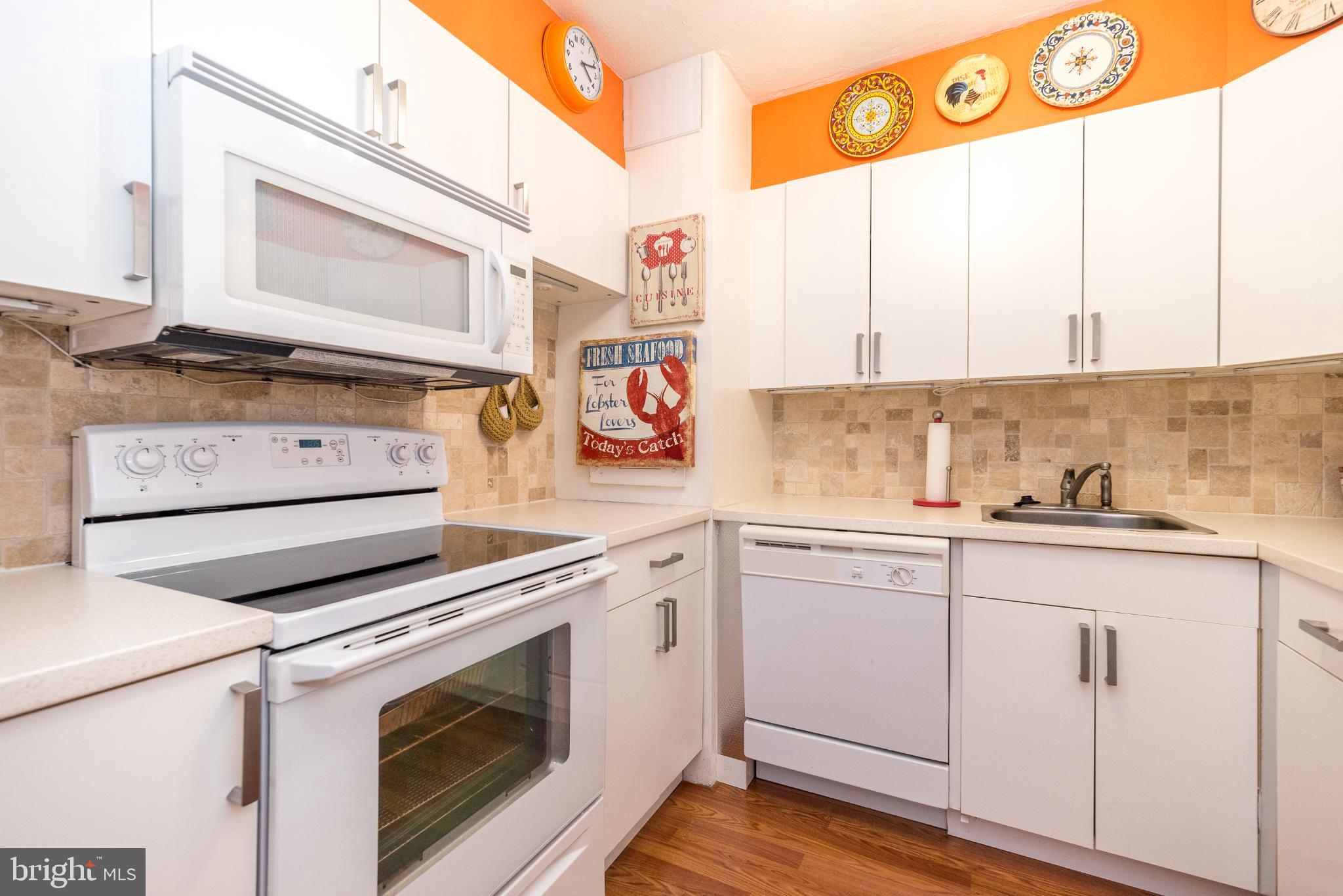 LOGAN SQUARE - Residential