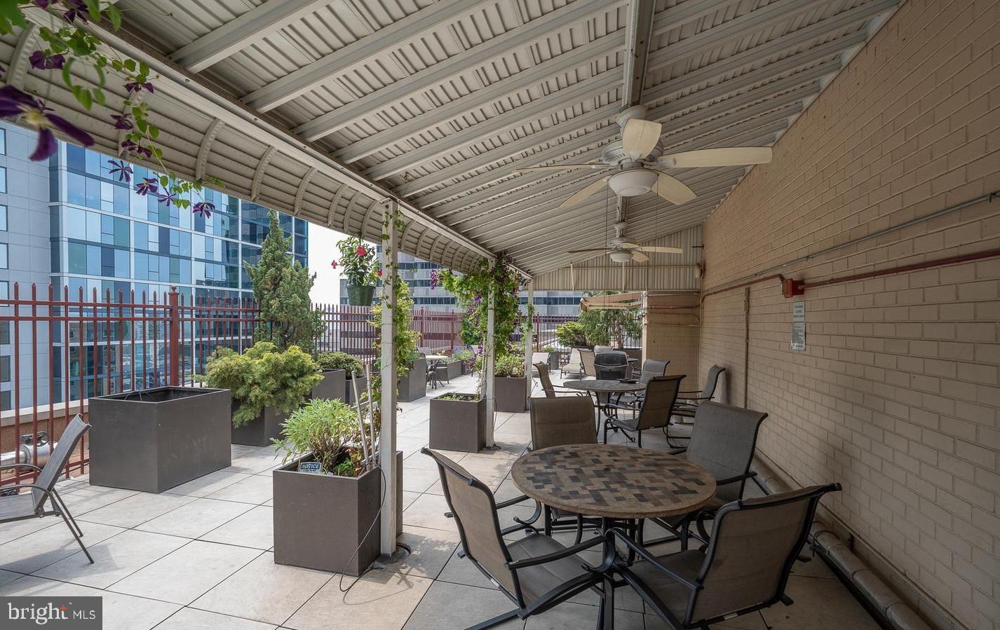 LOGAN SQUARE - Residential