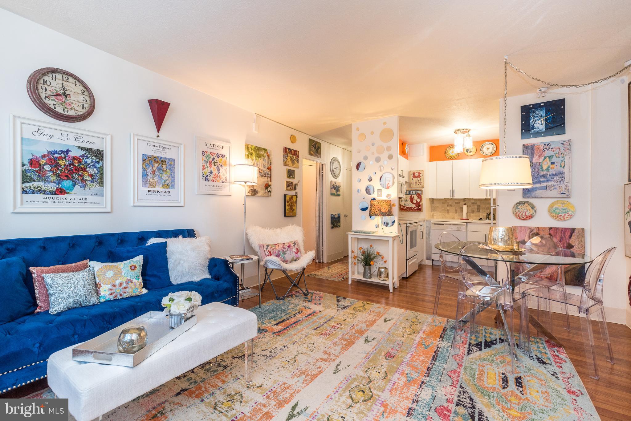 LOGAN SQUARE - Residential