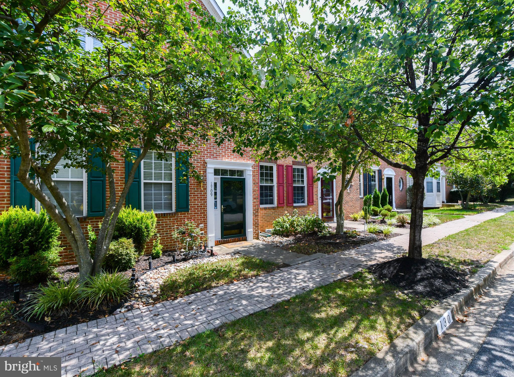 1709 CHINABERRY COURT