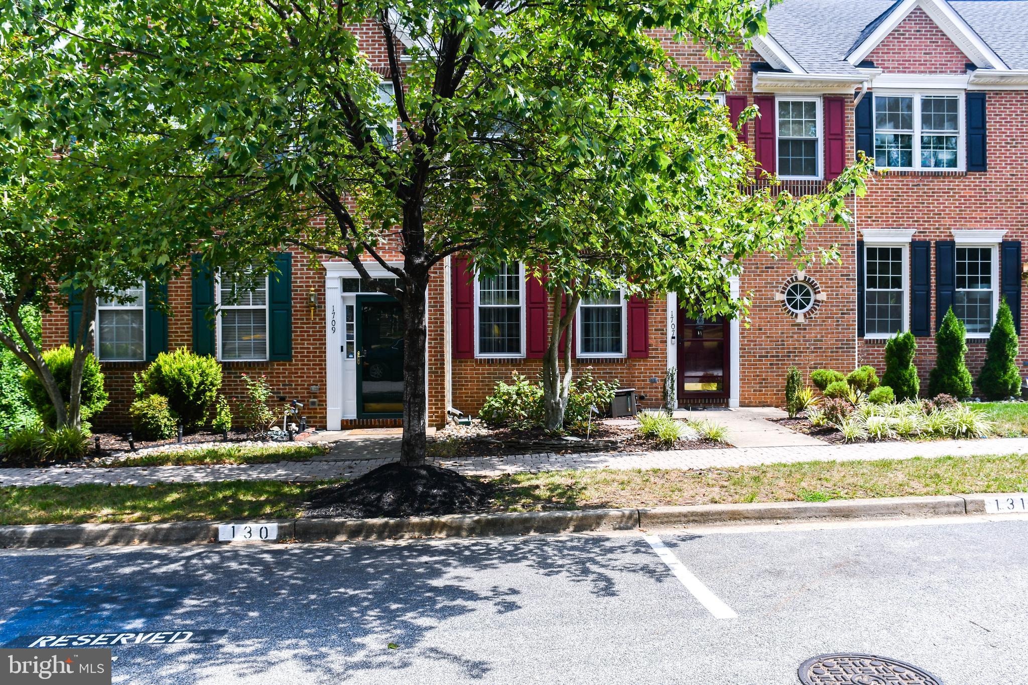 1709 CHINABERRY COURT