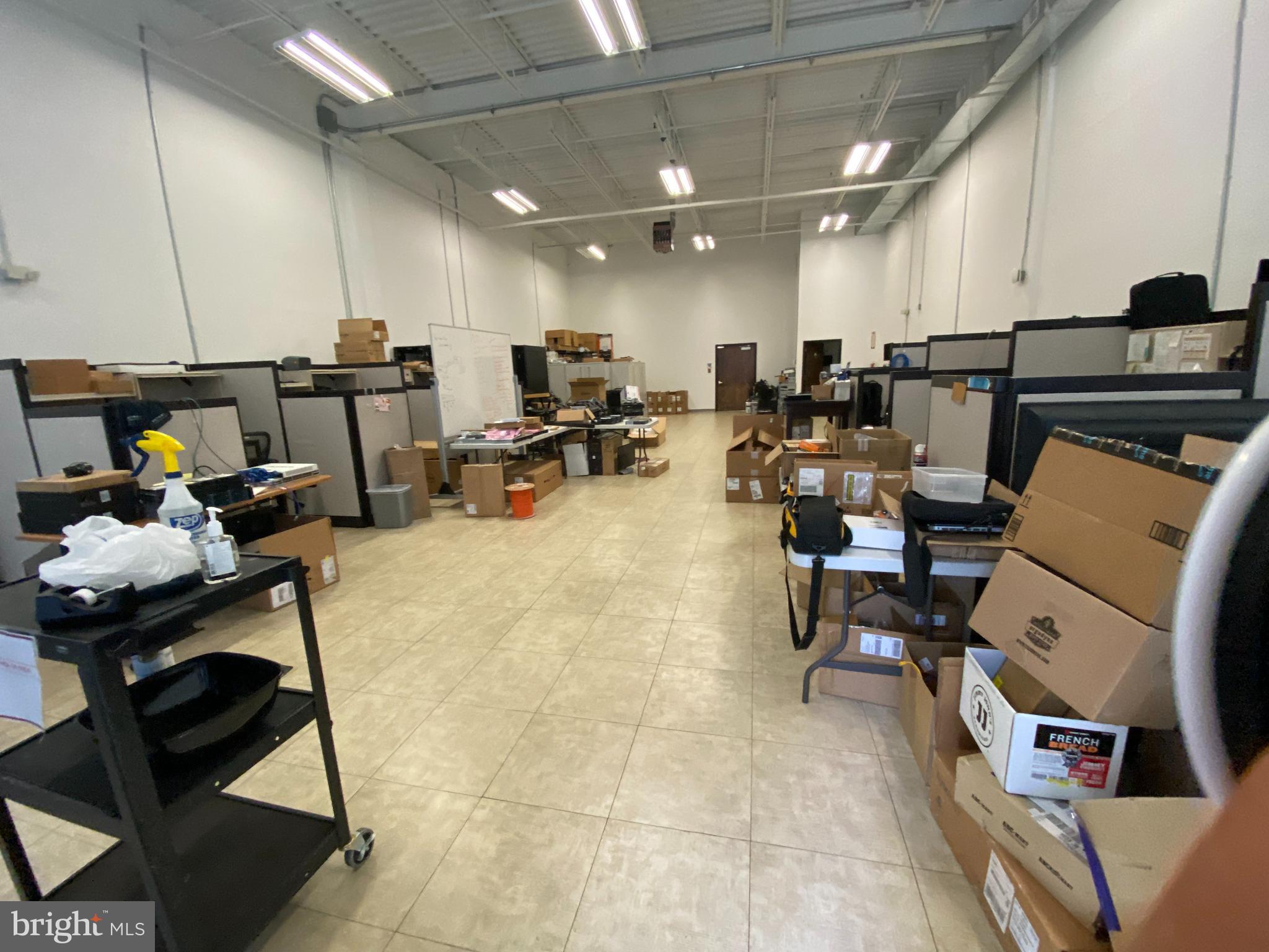 OAKLAND MILLS - Commercial Lease