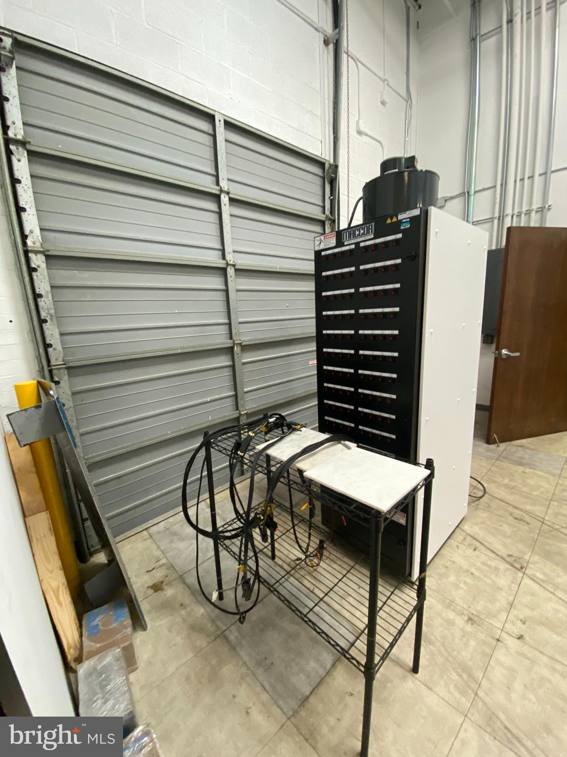 OAKLAND MILLS - Commercial Lease