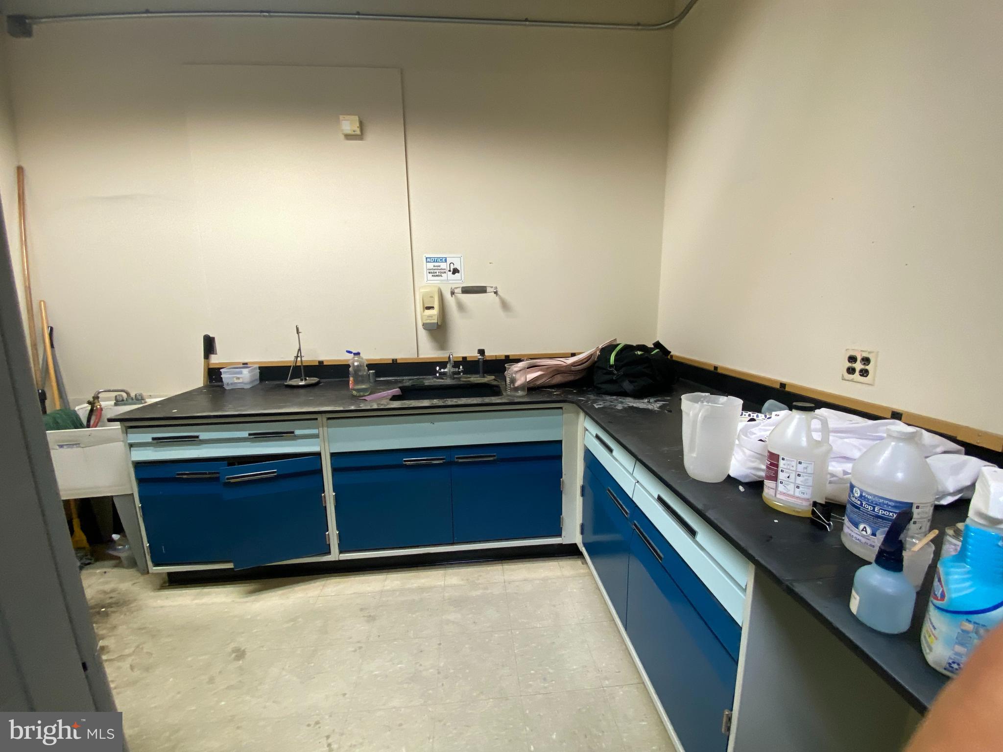 OAKLAND MILLS - Commercial Lease