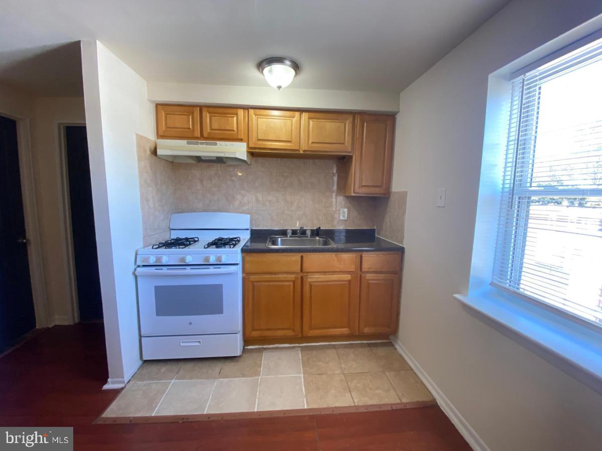 HUNTING PARK - Residential Lease