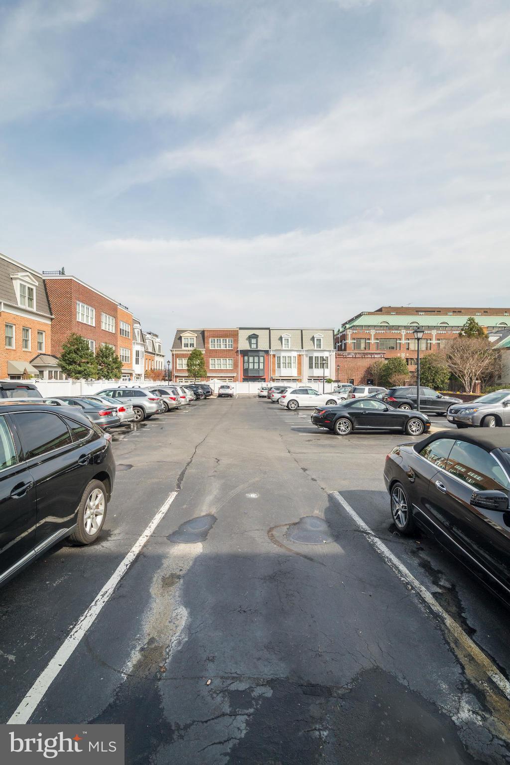 QUEENS ROW - Residential