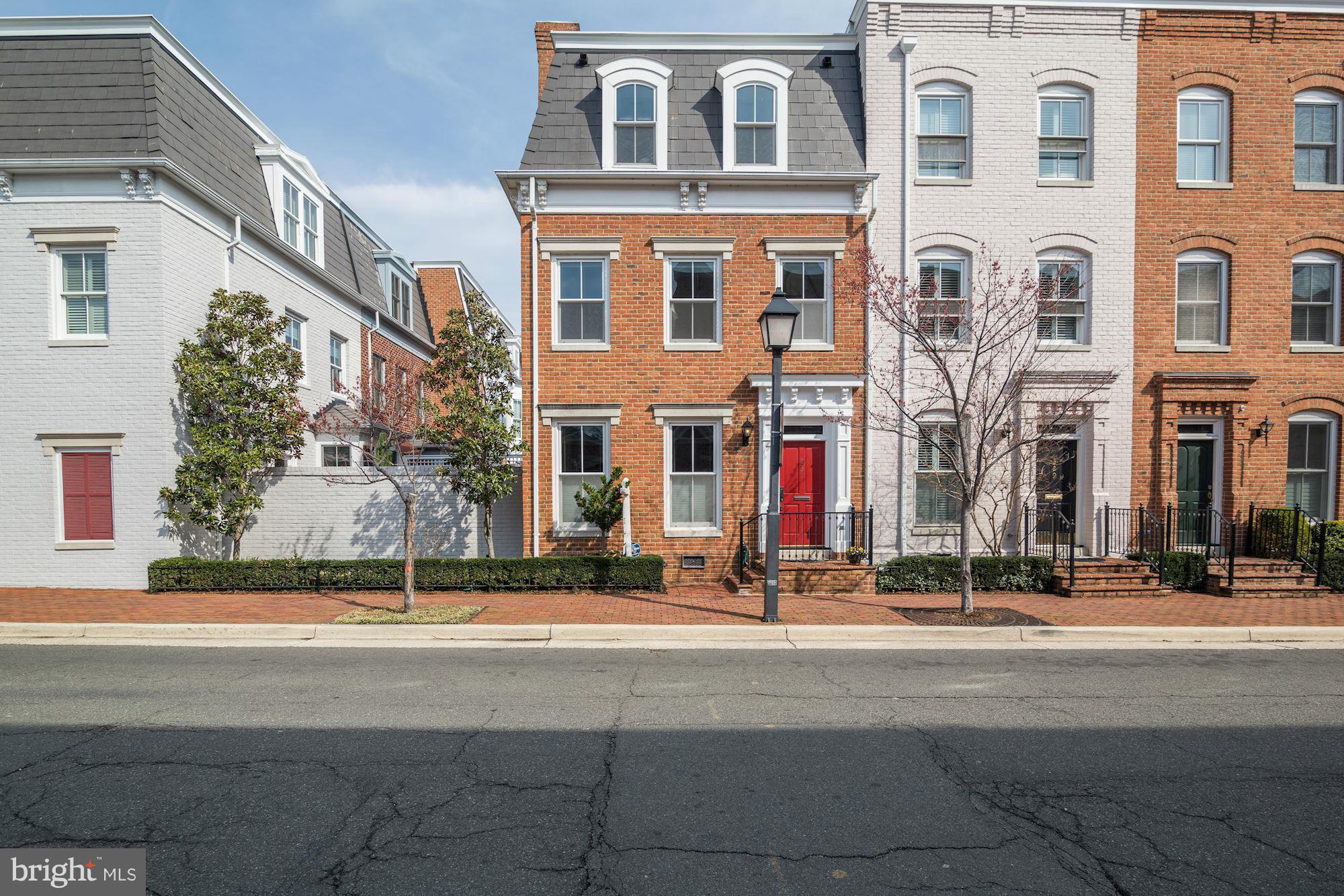 QUEENS ROW - Residential