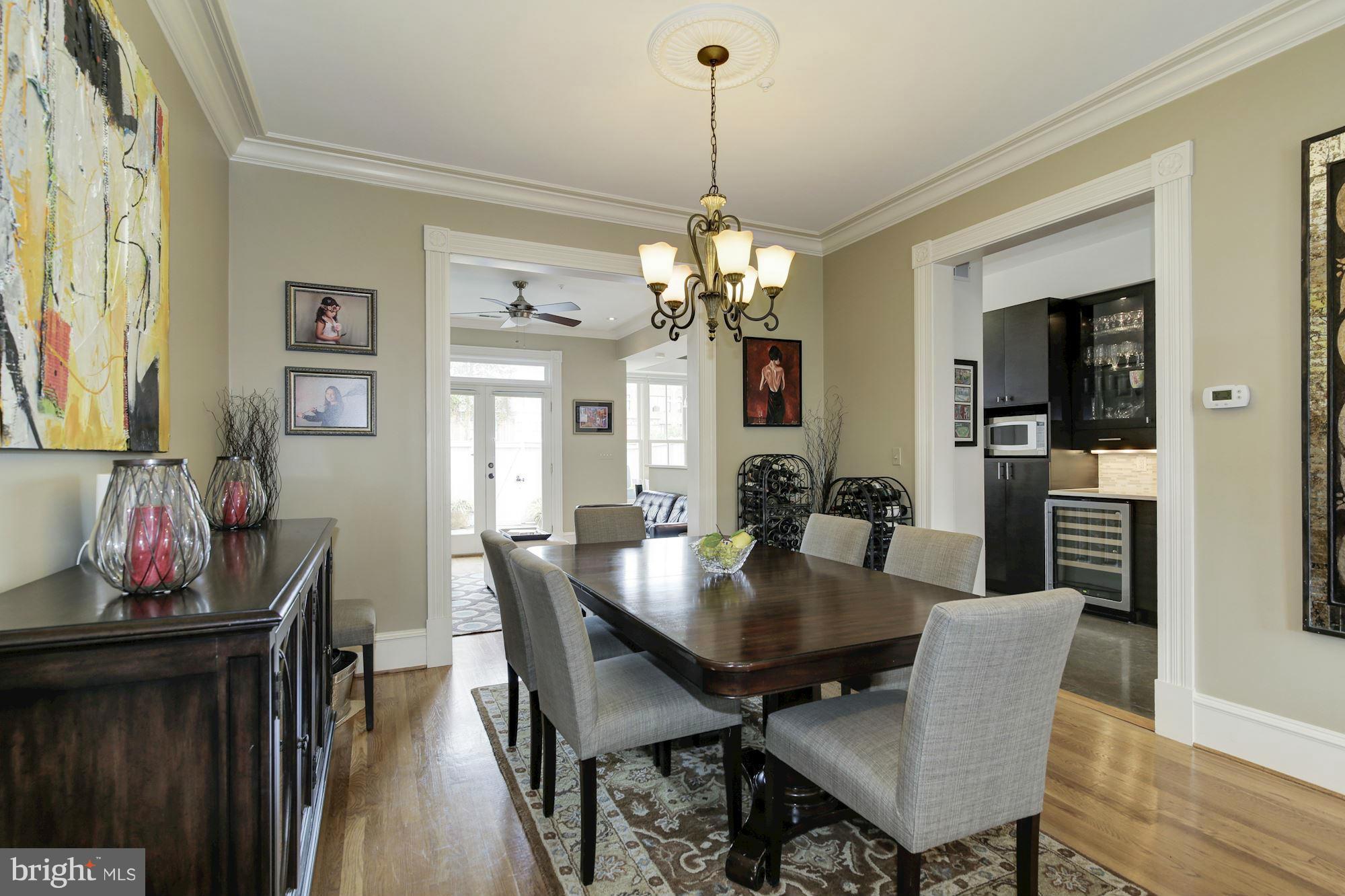 QUEENS ROW - Residential