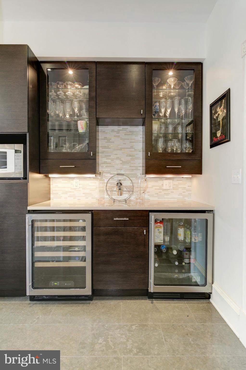 QUEENS ROW - Residential