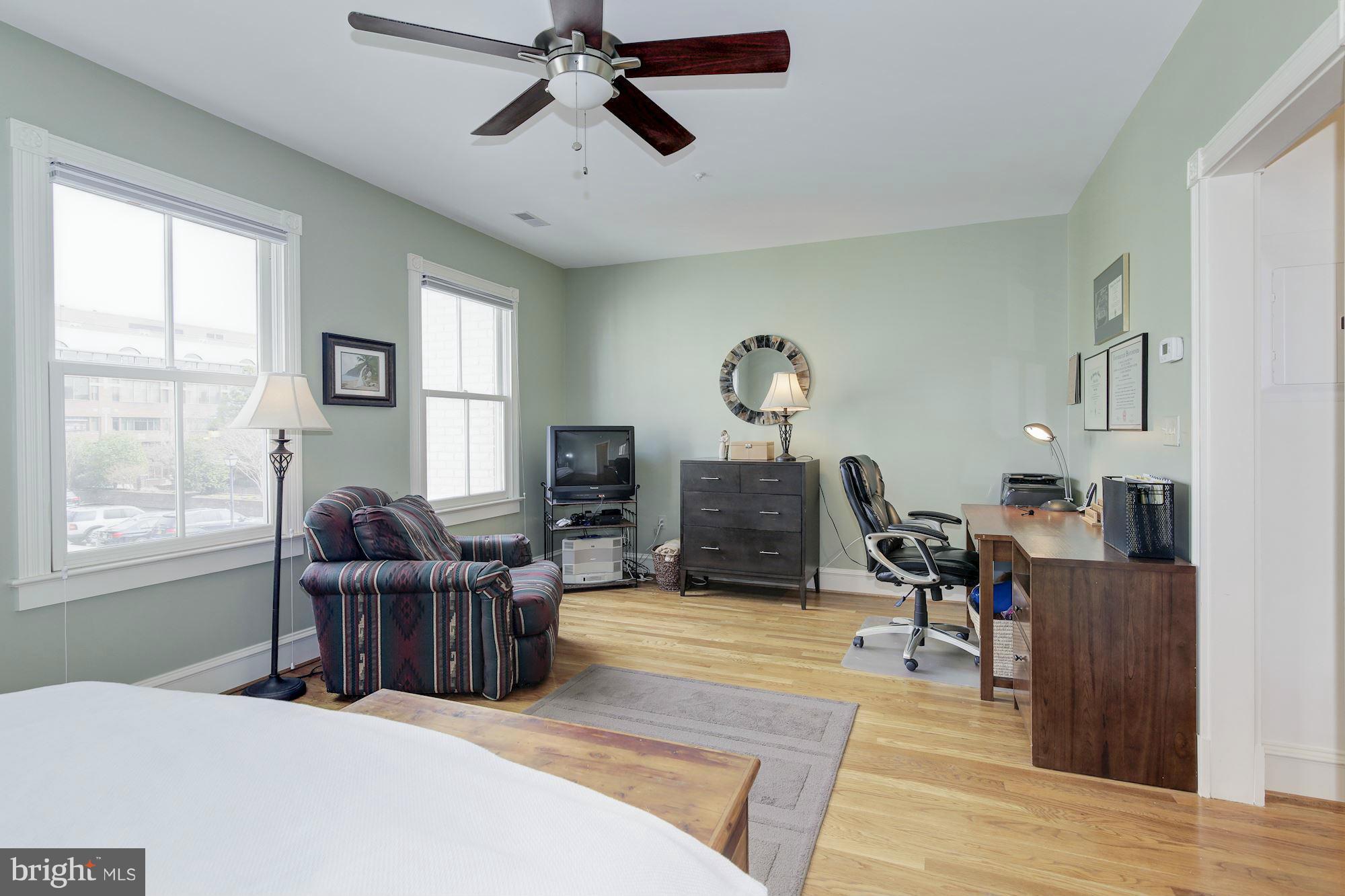 QUEENS ROW - Residential