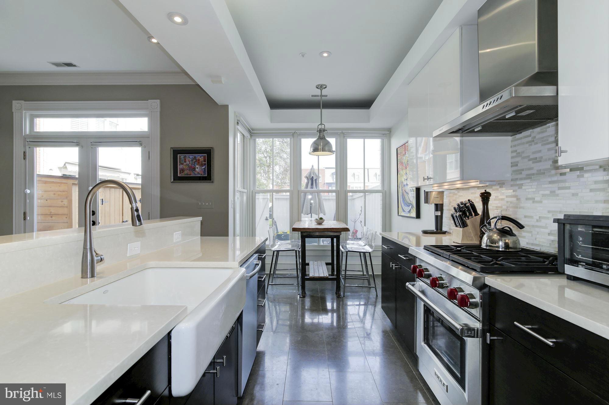 QUEENS ROW - Residential