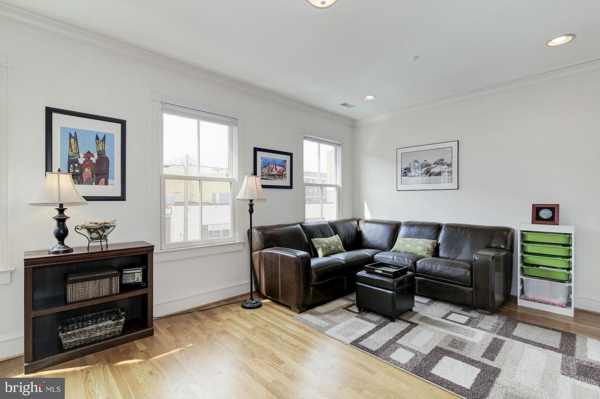 QUEENS ROW - Residential